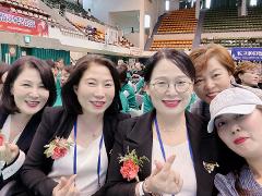 교수님들과 동문회 회장 총무.jpg